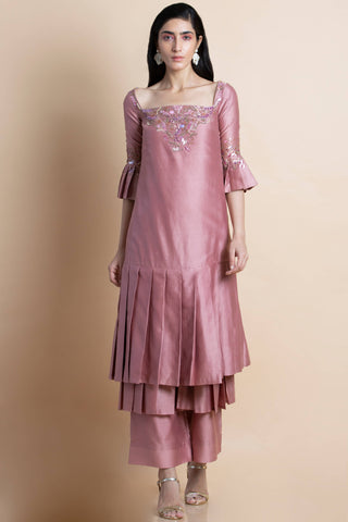 Cassis Embroidered Kurta Set in Chanderi - Kavvach 